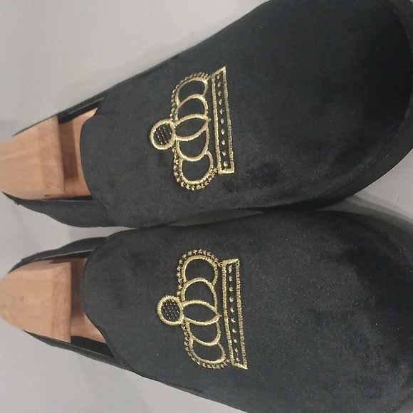 NWOT ,UO Crown Smoking Slipper Black Crown Embroidered Men's Loafers Sz11 - Picture 4 of 7